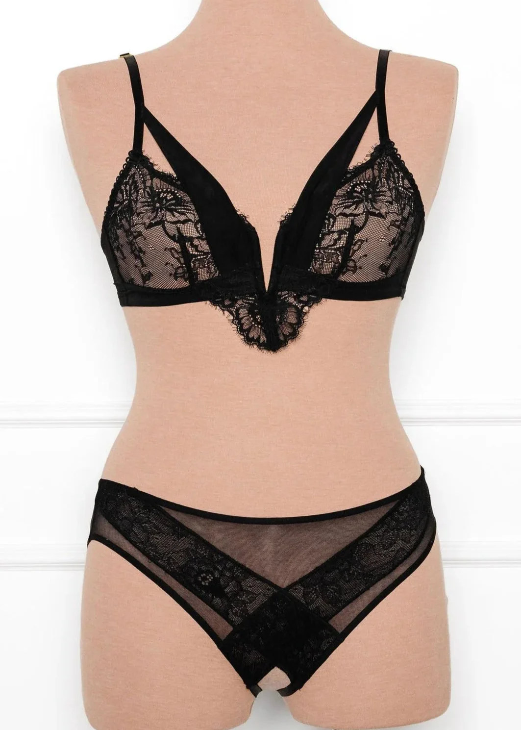 Lacy Crotchless Panty - Black - Image 13