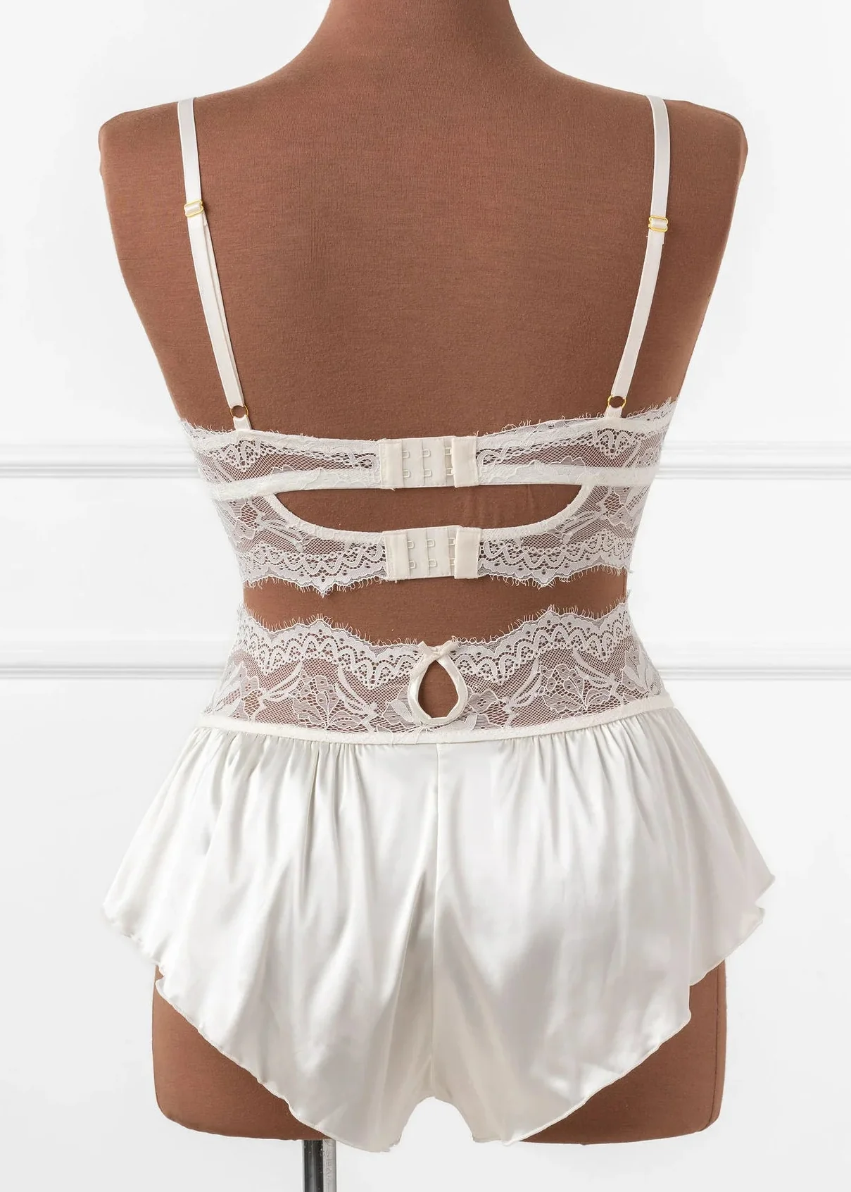 Lacy Satin Keyhole Bralette - Pearl - Image 5
