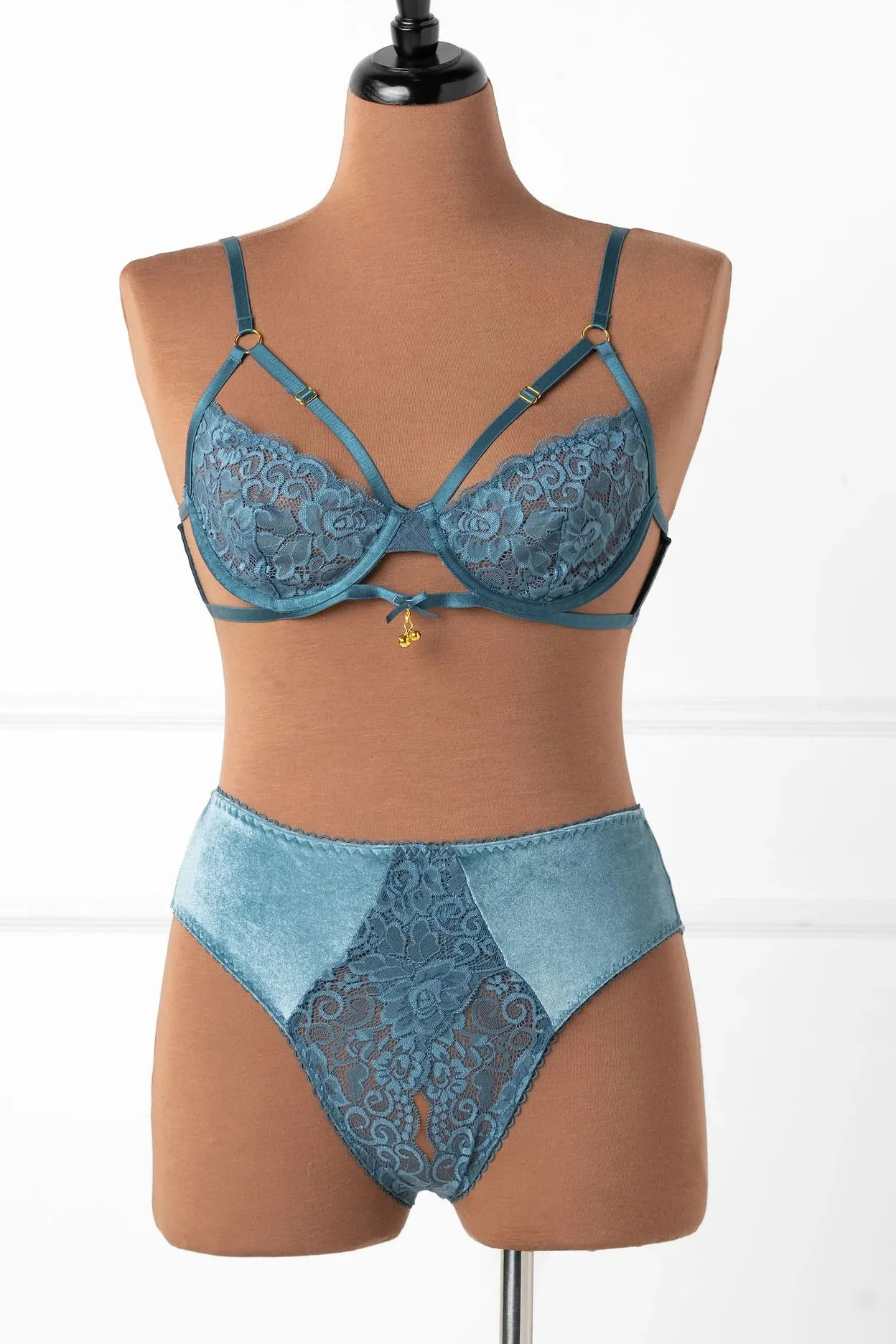 Lacy Underwire Charm Bralette - Retro Blue - Image 11