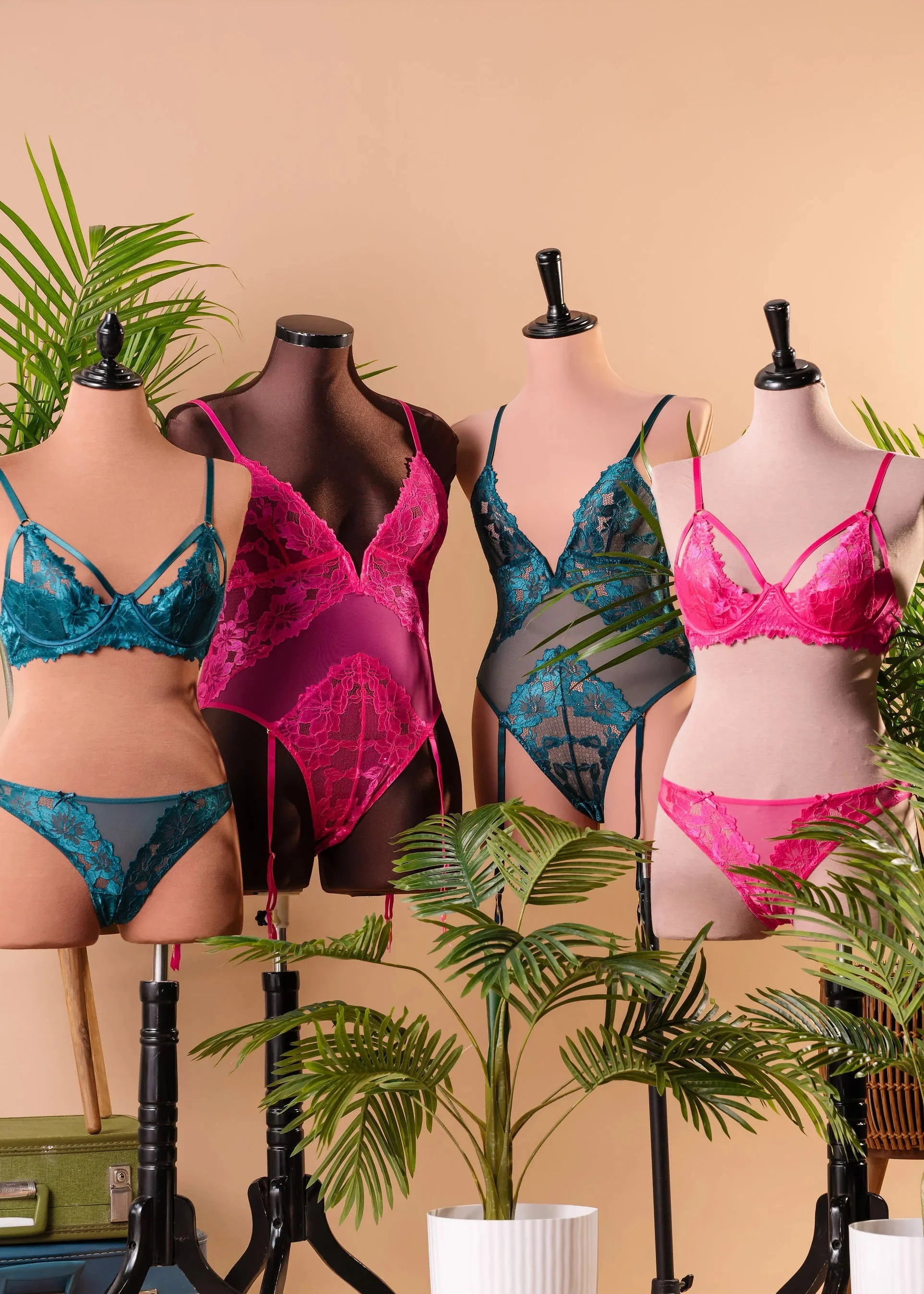 Lacy Underwire Padded Bralette - Teal - Image 14