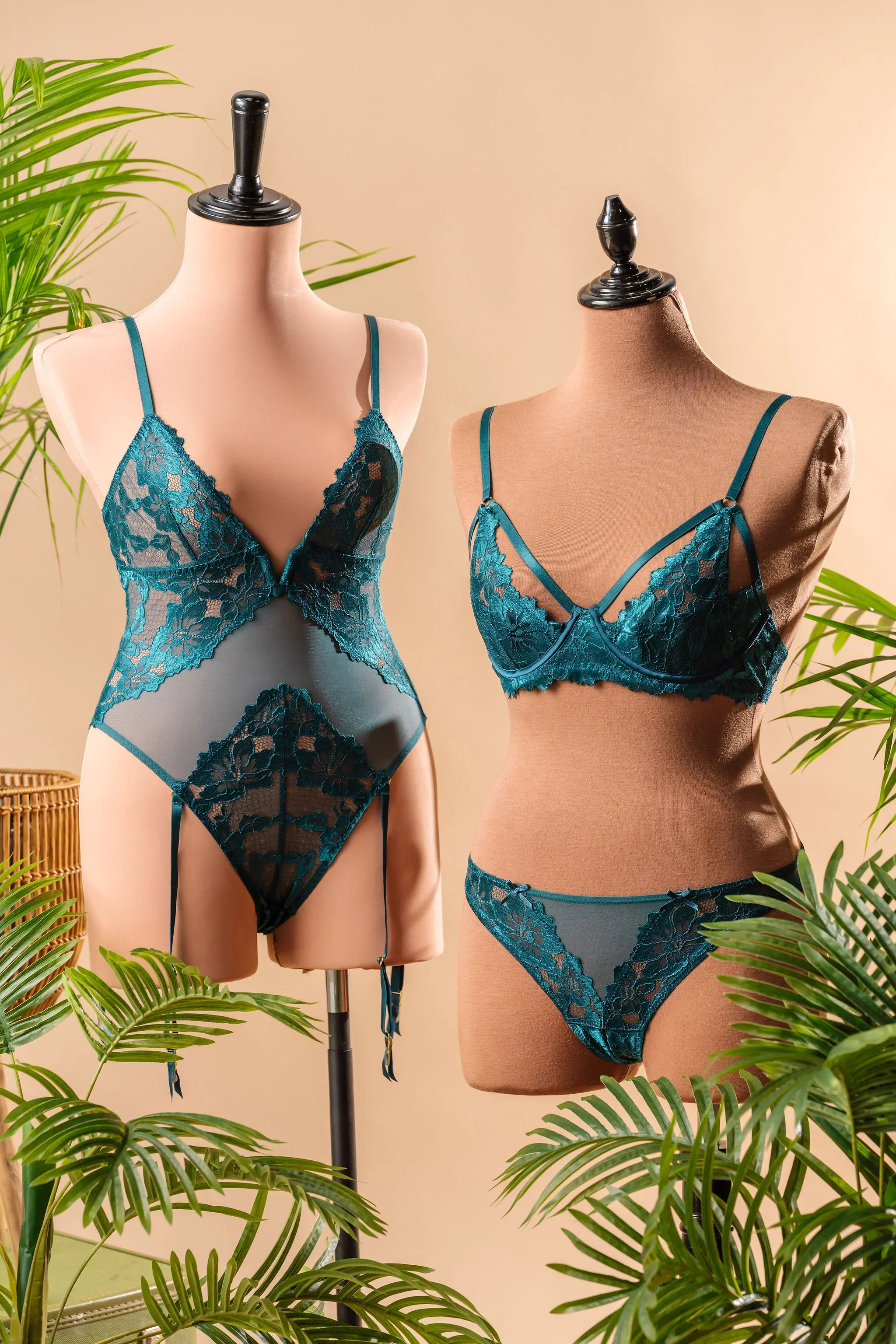 Lacy Underwire Padded Bralette - Teal - Image 3