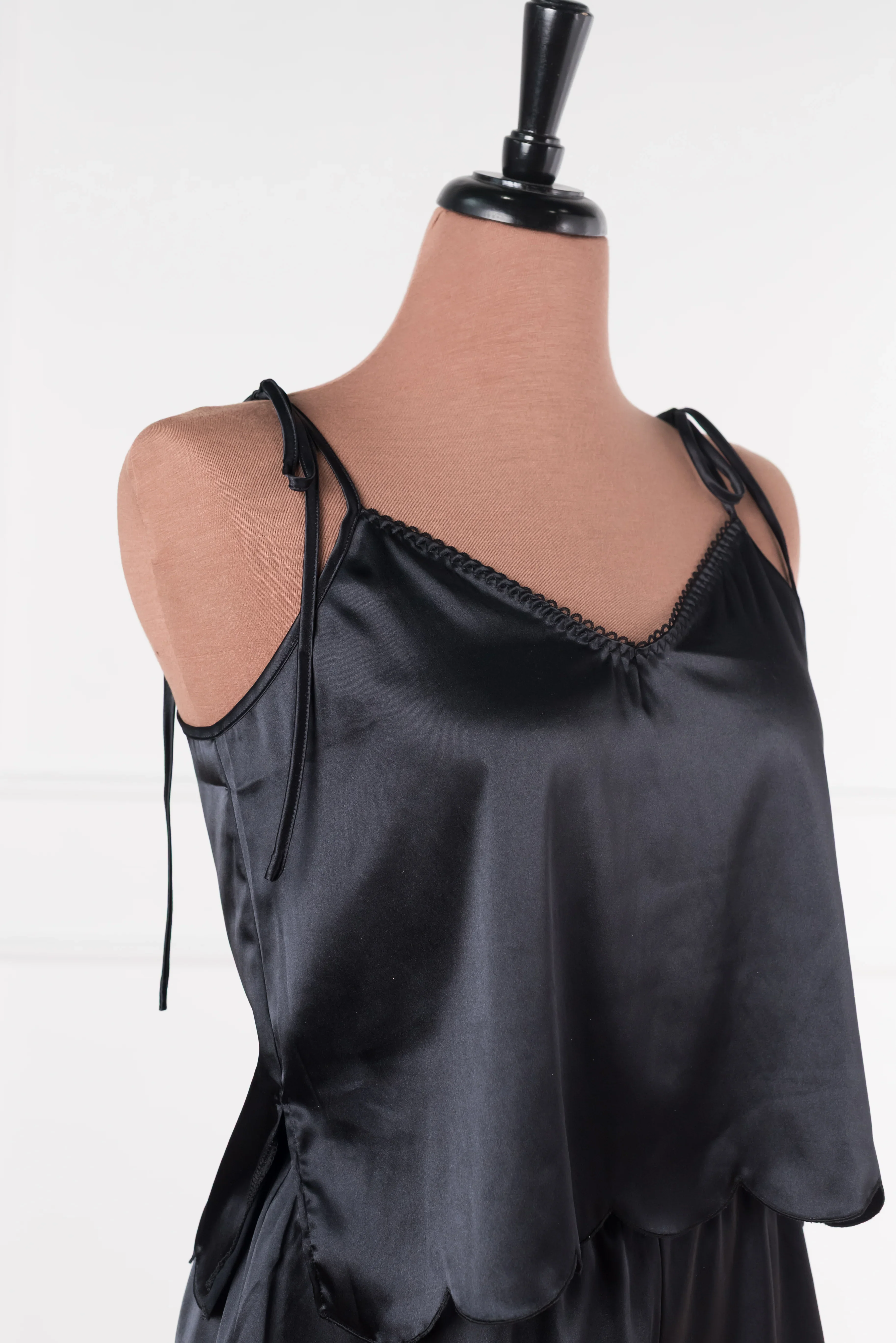 Scalloped Embroidered Satin Cami - Black - Image 9