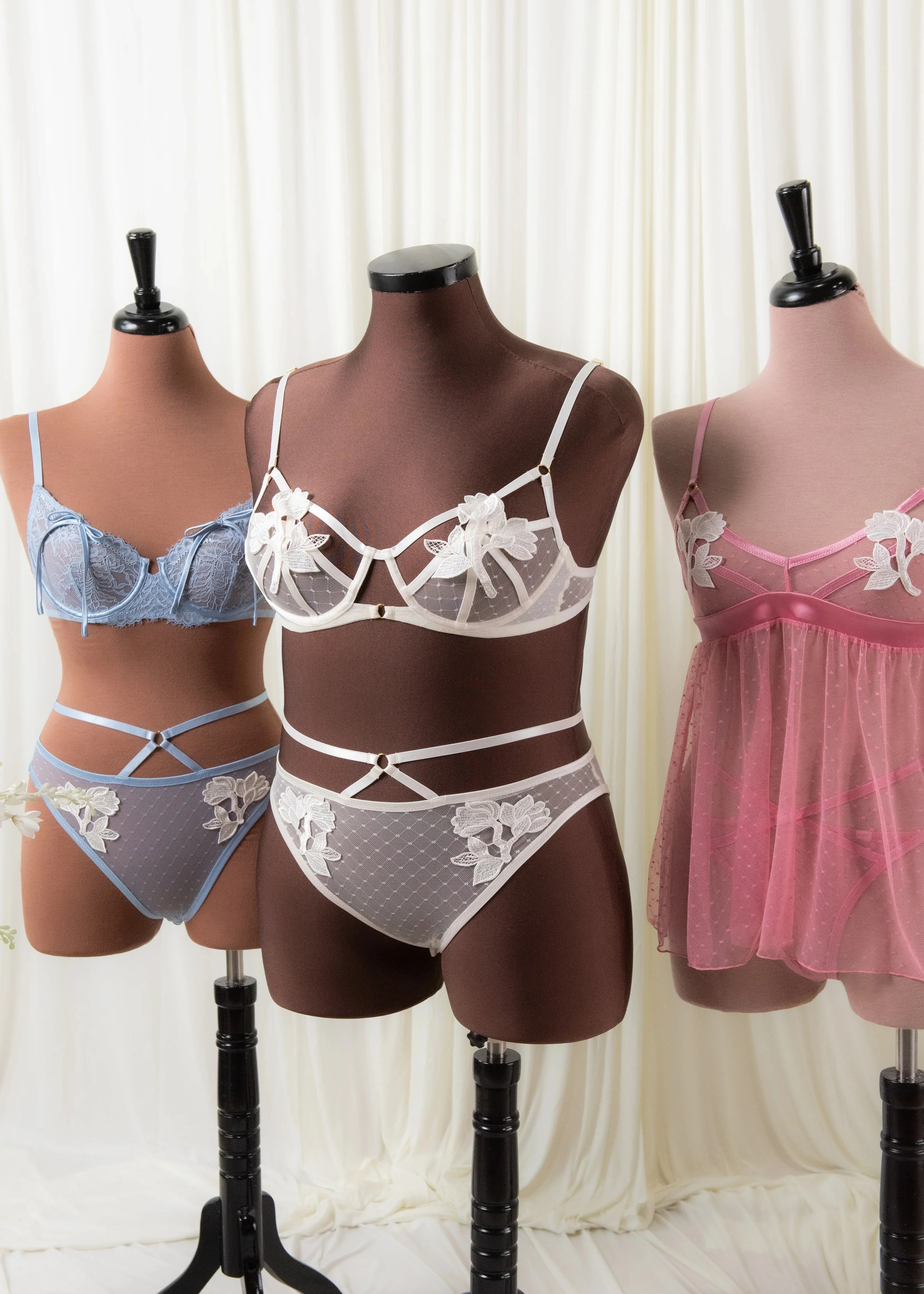 Strappy Appliqué Ouvert Panty - Pearl - Image 11